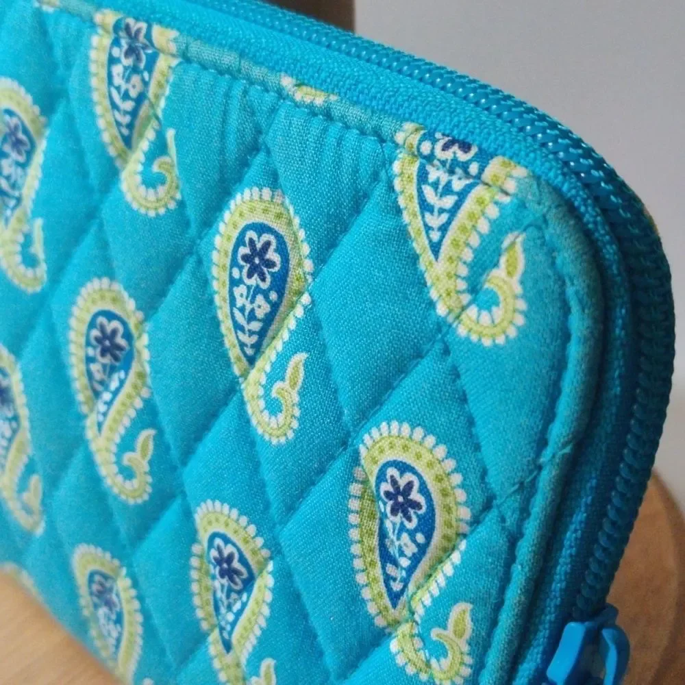 Vera Bradley Baby Blue Paisley Clutch‎ Wallet - Picture 8 of 16